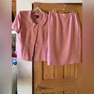 Leslie Fay skirt suit. Worn once or twice